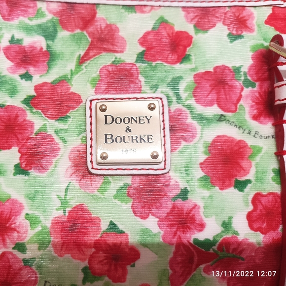 Authentic Dooney and Bourke Large Petunia Tote - Picture 3 of 16